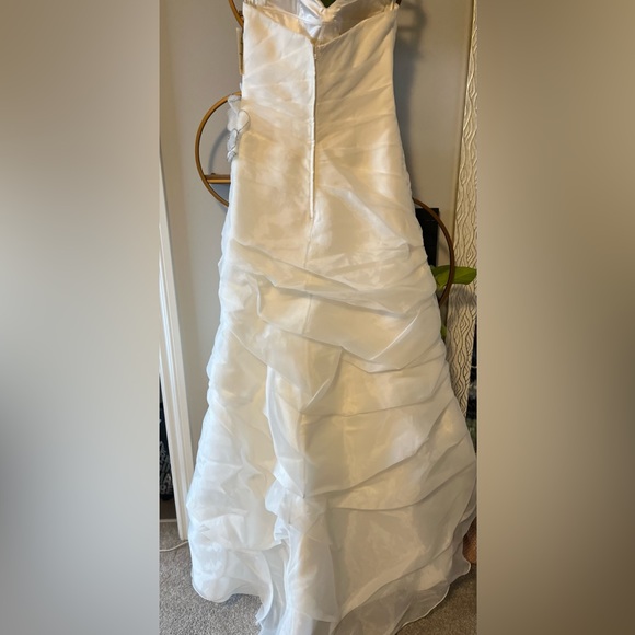 Brand New A-line Organza Wedding Dress - Picture 2 of 4